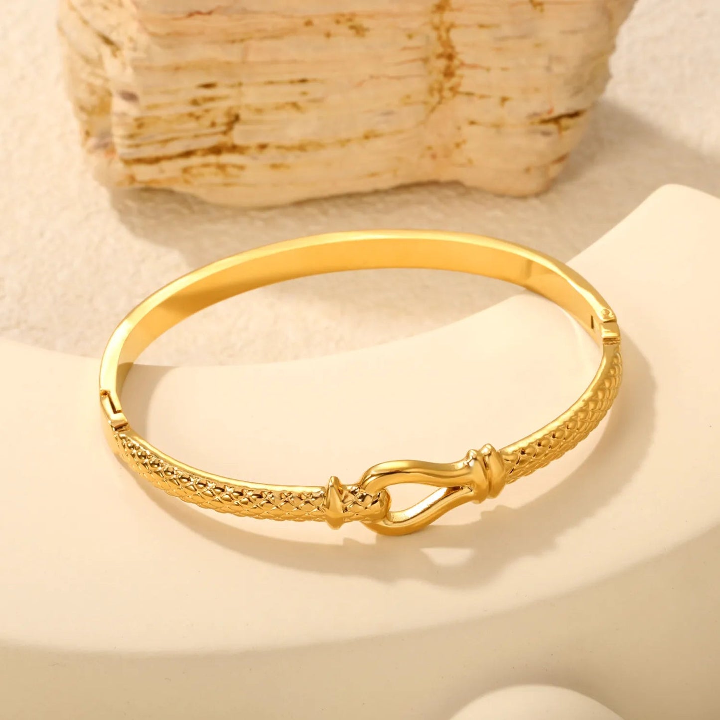Wholesale Horsebit Clasp Thin Hinged Bangle Light Luxury Equestrian Style Jewelry