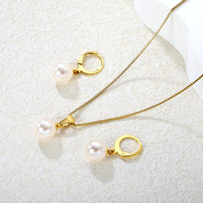 Pure Minimalist Grace Featuring Round Pearls and Sleek Gold Chains