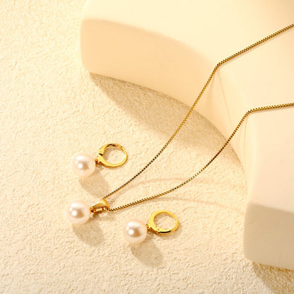 Pure Minimalist Grace Featuring Round Pearls and Sleek Gold Chains