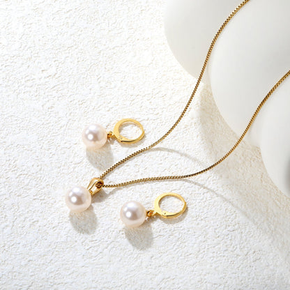 Pure Minimalist Grace Featuring Round Pearls and Sleek Gold Chains