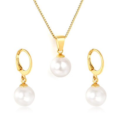Pure Minimalist Grace Featuring Round Pearls and Sleek Gold Chains