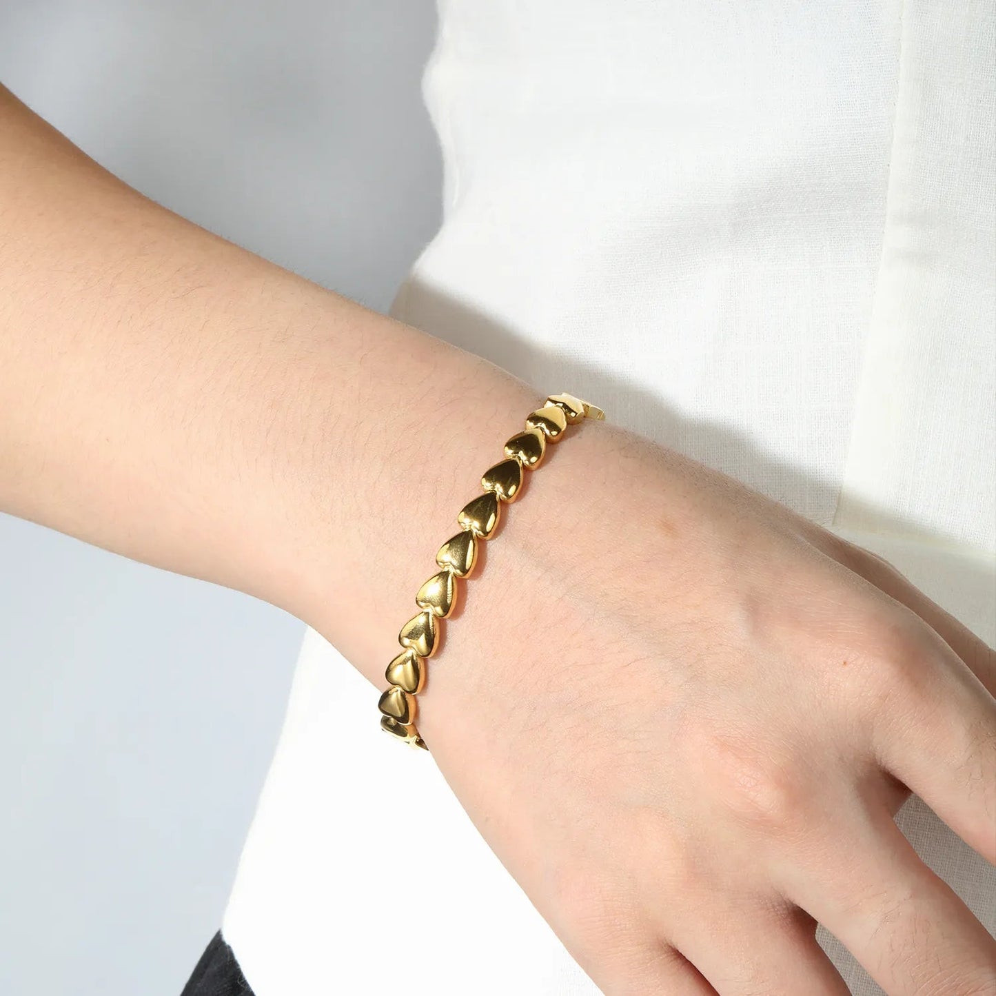 Premium Supplier: 18K Gold Plated Curved Solid Heart Bangle Bulk