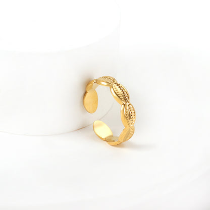 textured-oval-ring-styling-modern-monochrome-outfit-jewelry-inspiration