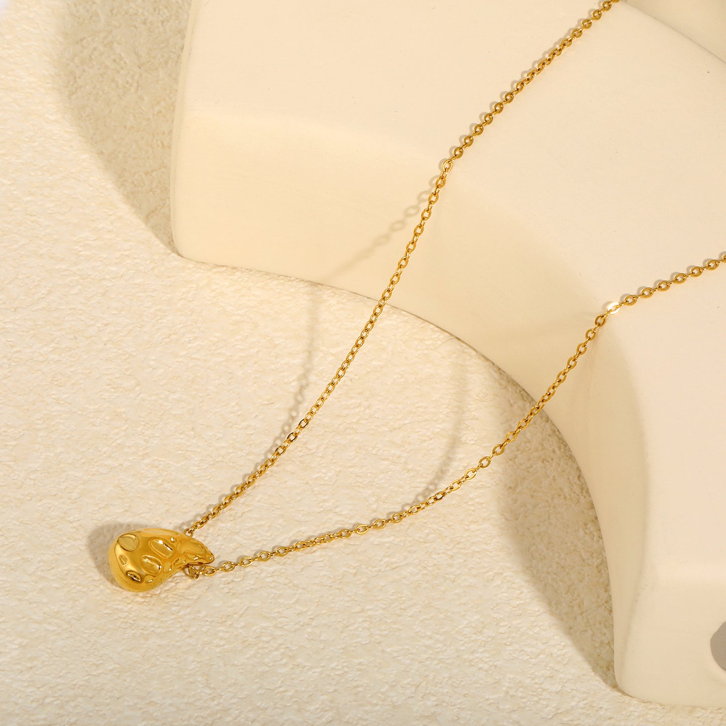 Abstract Hammered Teardrop Pendant Fine Cable Chain Necklace Gold