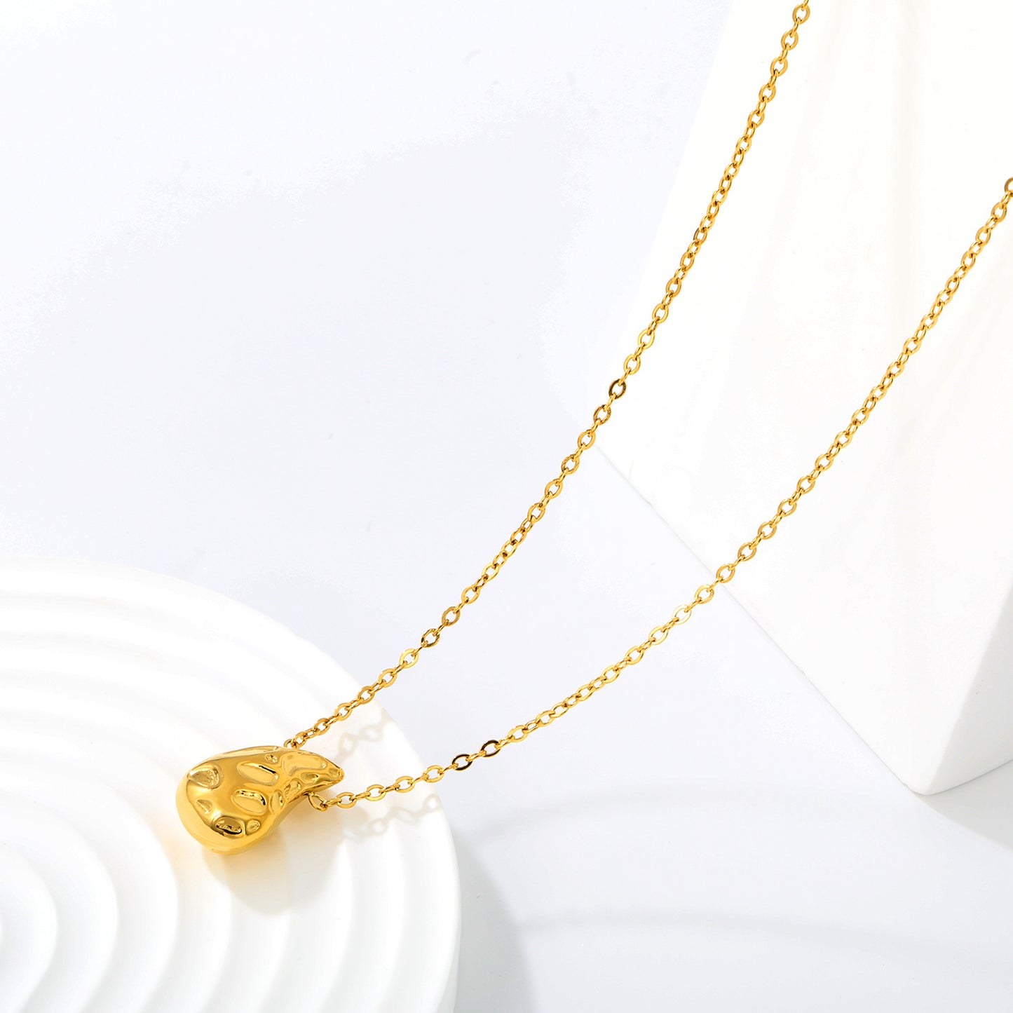 Abstract Hammered Teardrop Pendant Fine Cable Chain Necklace Gold