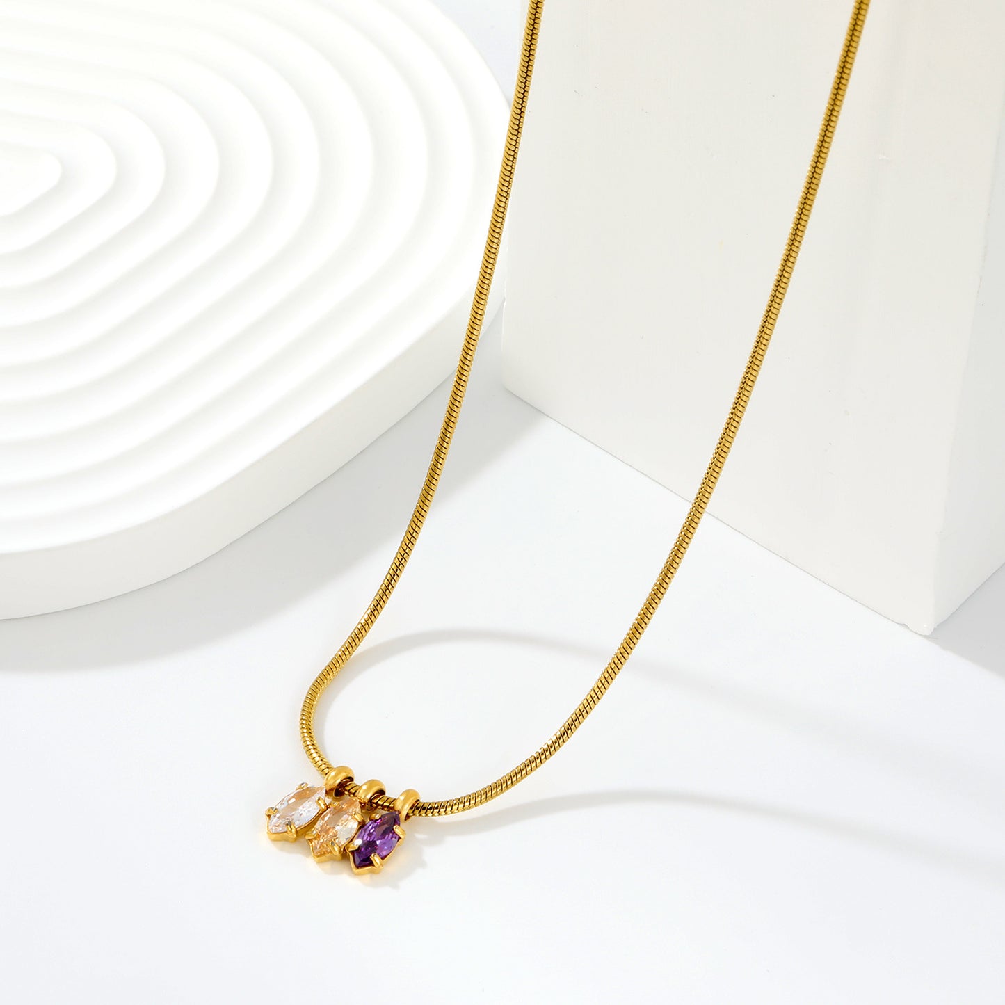 Dopamine Glamour Meets Liquid Smooth Flat Gold Snake Chain