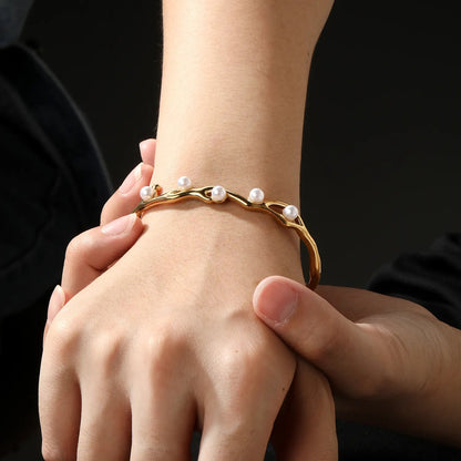 Wholesale 60mm Inner 13.5g Twig Branch 5 Piece 4mm Pearl Open Bangle