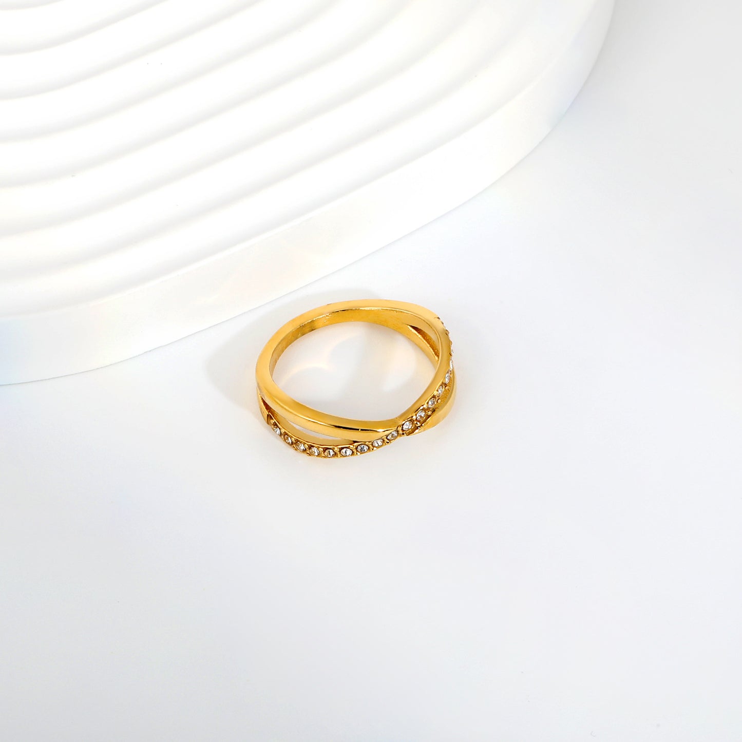 Minimalist Crossover Design Ideal for Daily Wear and Chic Stacking