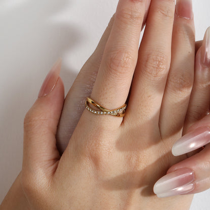 Minimalist Crossover Design Ideal for Daily Wear and Chic Stacking